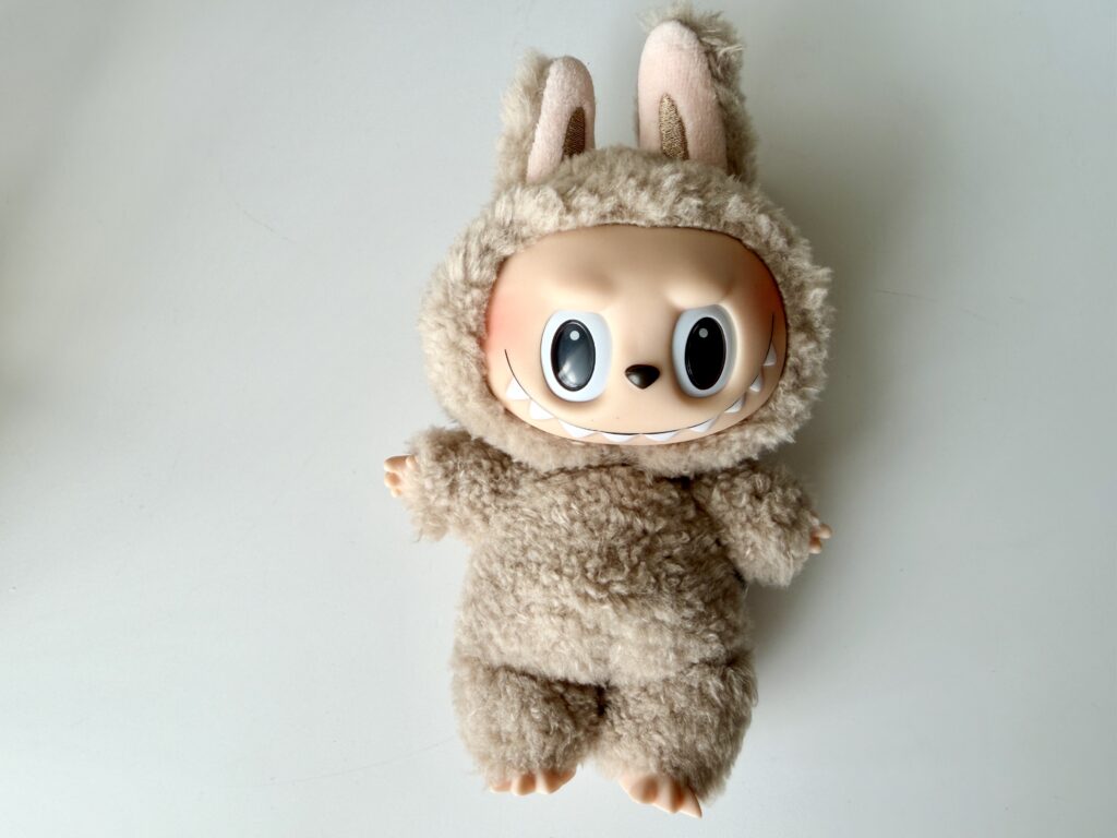 POP MART ラブブ「Toffee（ブラウン）」フィギュアの写真