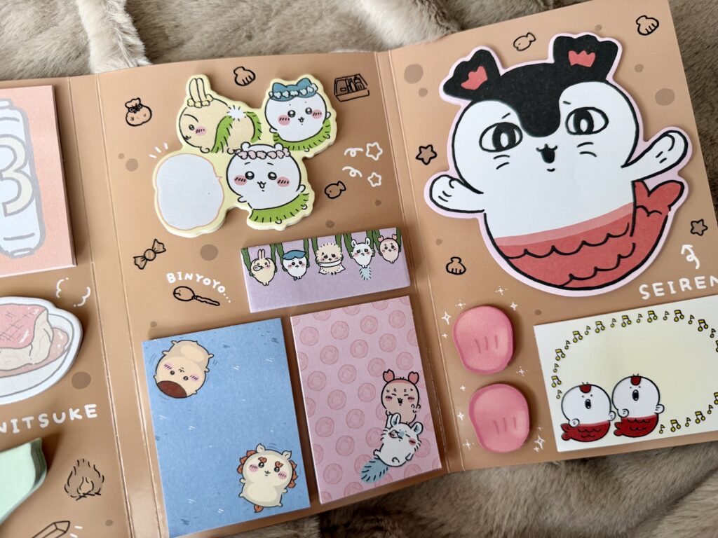 ちいかわのキャラクター付箋がたくさん並んだ付箋ブックの中身の写真。