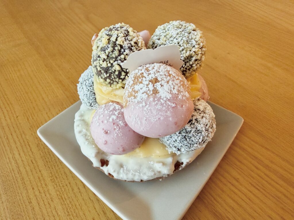 Back view of the Ditto Donut Tree showing donut pops and custard layers