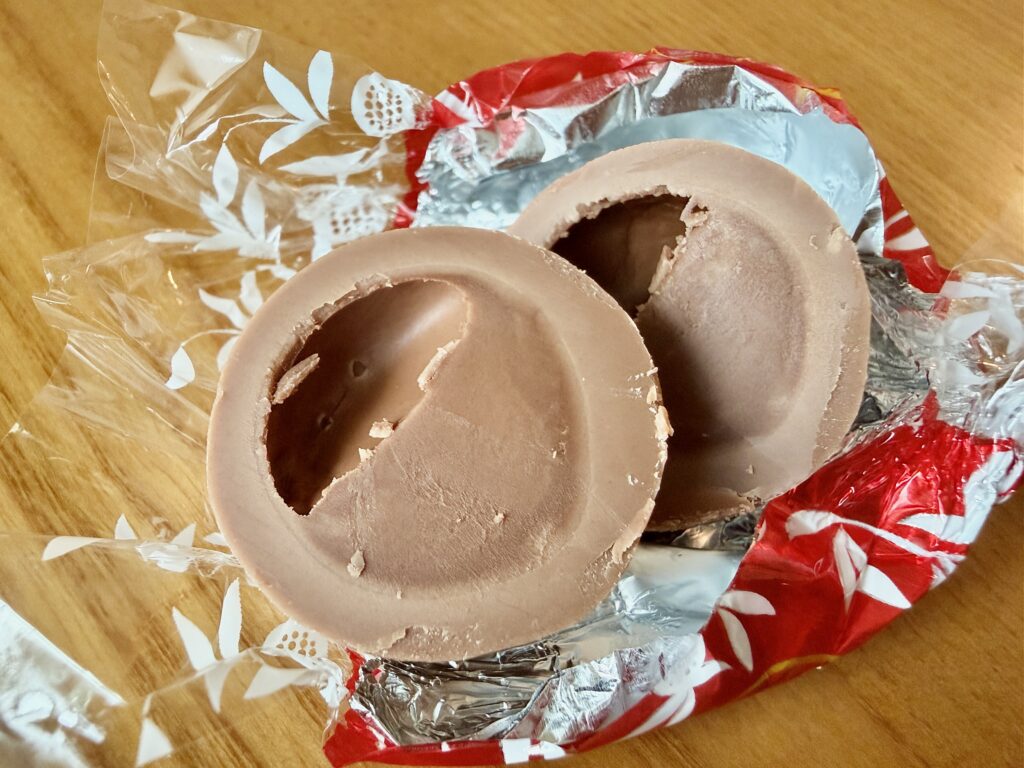 リンドール ミルクの断面｜中からとろけるフィリング