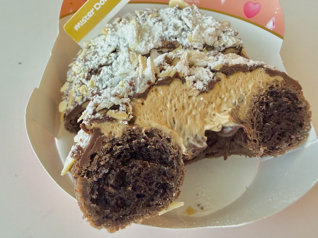 ミスド×ゴディバ トリュフショコラドーナツ プラリネ プラリネクリームの断面