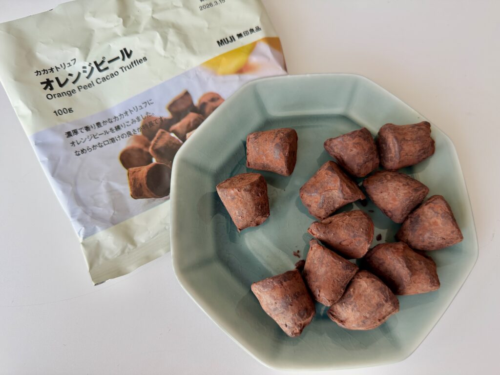 無印良品 カカオトリュフ オレンジピール パッケージと中身