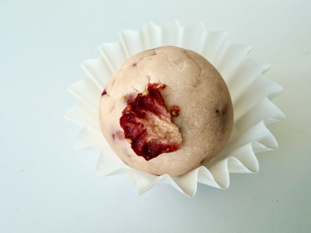 鈴懸 トリュフ あまおう苺 アップ いちごチョコ