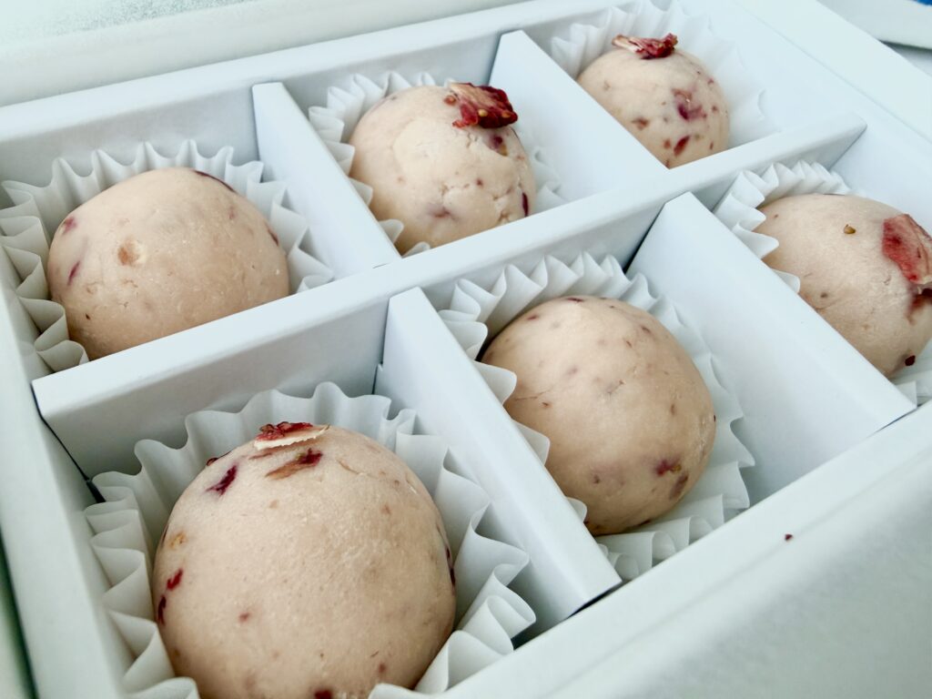 鈴懸 トリュフ あまおう苺 チョコ 質感