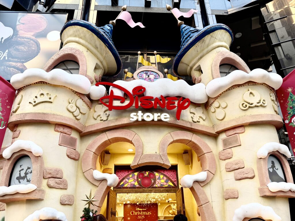 ディズニーストア渋谷|キャラクターシールやグッズが豊富
