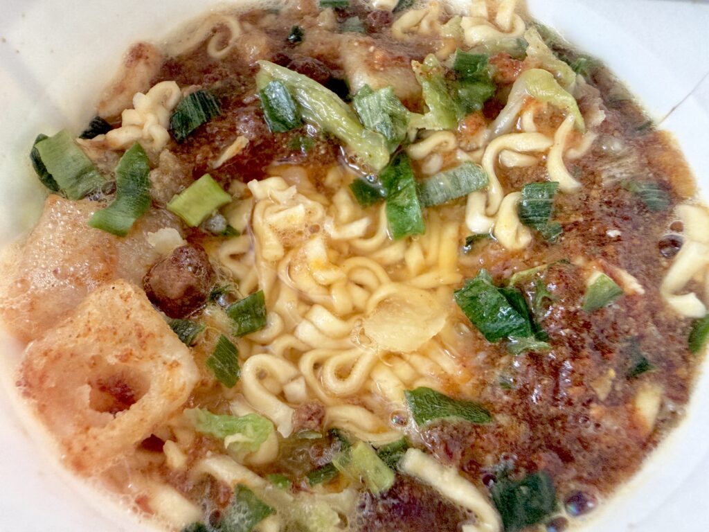 完成したカレーみそきん 濃厚味噌カレーラーメン