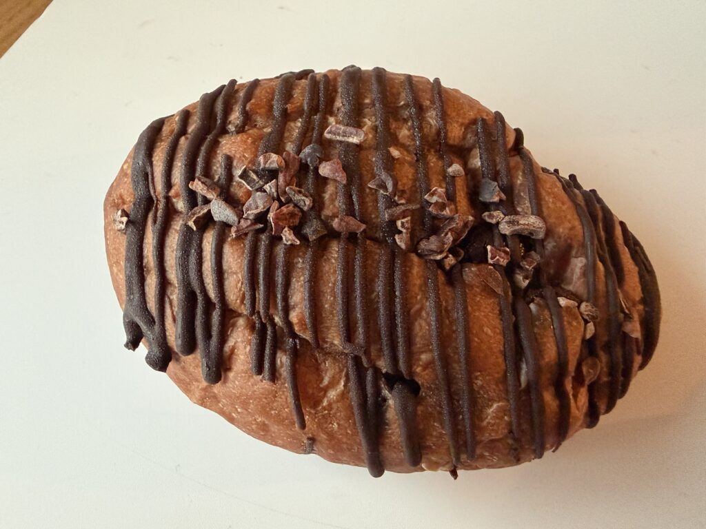 ゴディパン池袋で購入したチョコレートとカカオニブのパン