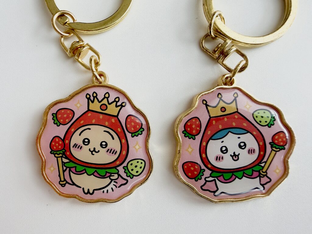 福岡限定あまおうのちいかわとハチワレのご当地キーホルダー