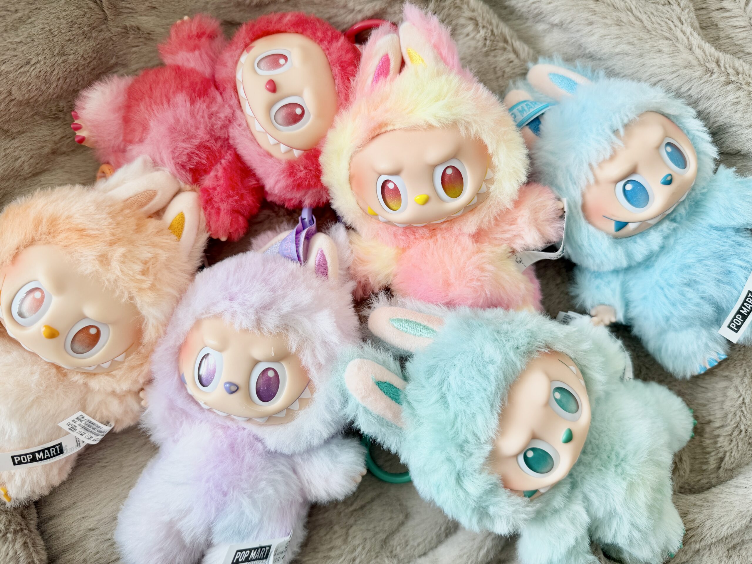 POP MARTのLabubu Big Into Energyシリーズのカラーバリエーションが分かる写真