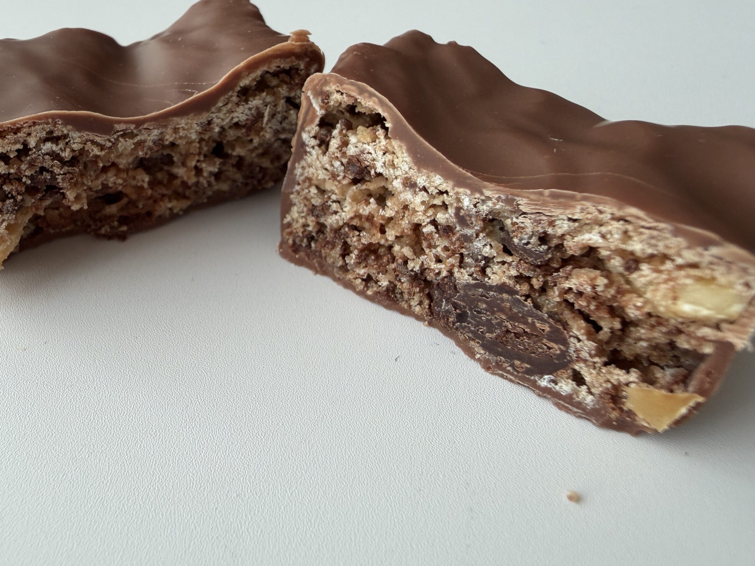 フィリップ・ベル クッキー 断面 ヘーゼルナッツ入り