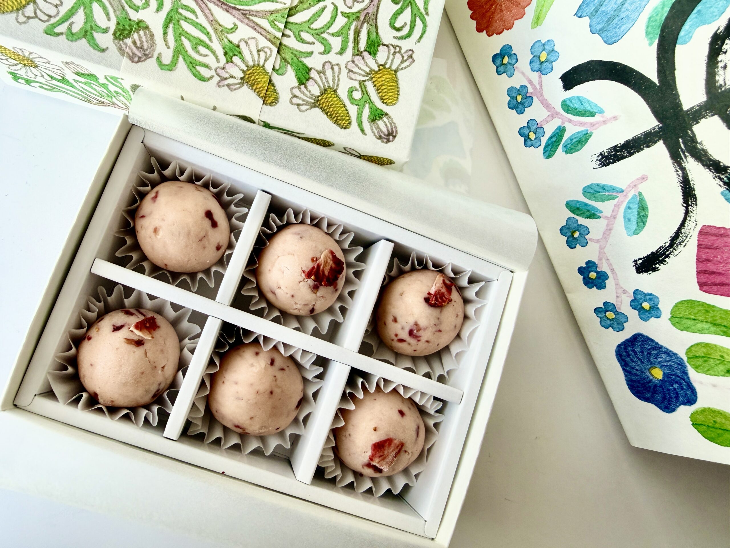 鈴懸 トリュフ あまおう苺 おしゃれ ギフト 写真